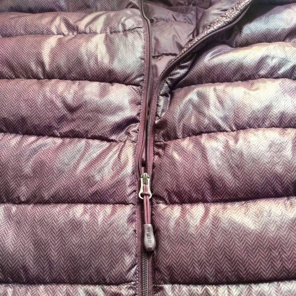 32°Heat Lightweight Water Resistant Puff Vest | Size XL | Mulberry | EUC - Picture 10 of 11